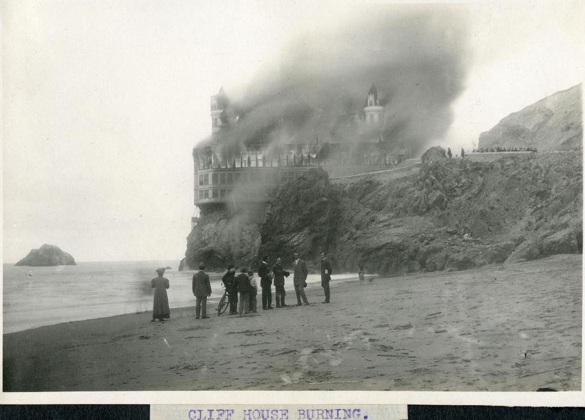 Fire consumes San Francisco’s famed Cliff House in 1907.