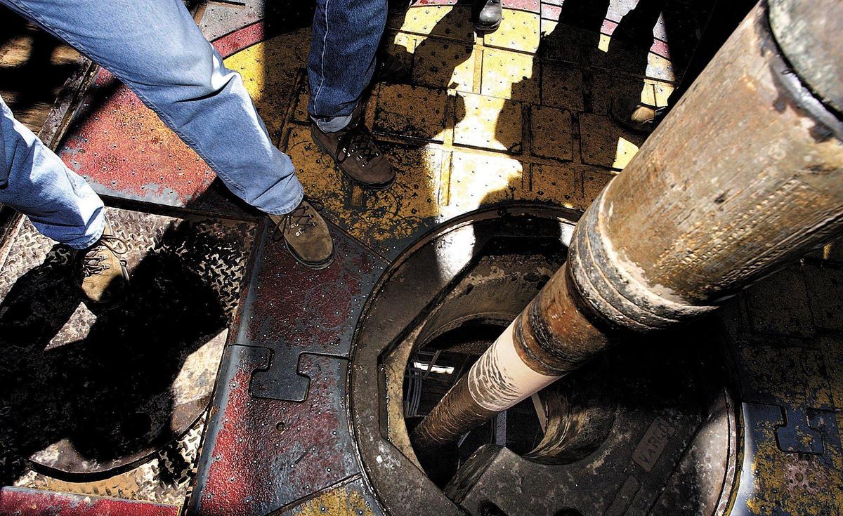 Members of the media inspect the drill pipe during a tour of EarthScope’s San Andreas Fault Observatory at Depth drill platform and research site on Sept. 2, 2004