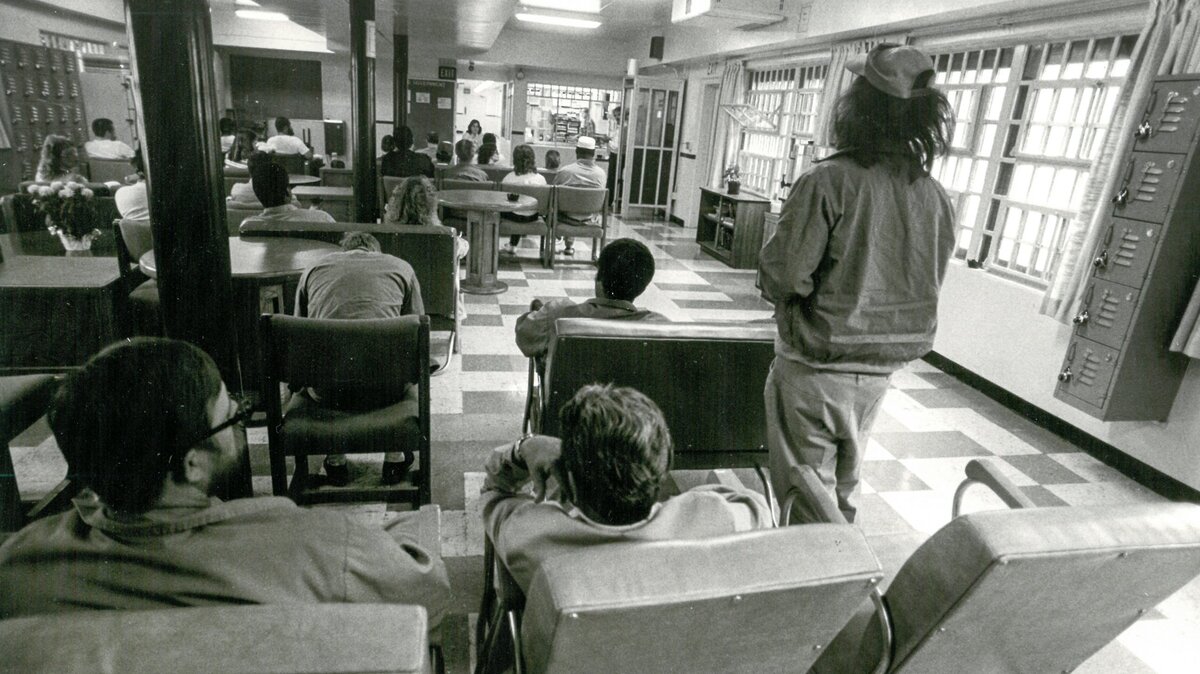 Psychiatric technician Tracy Jensen holds the daily patient meeting on Ward 12. Atascadero State Hospital was the world’s largest hospital for the criminally insane in 1987.