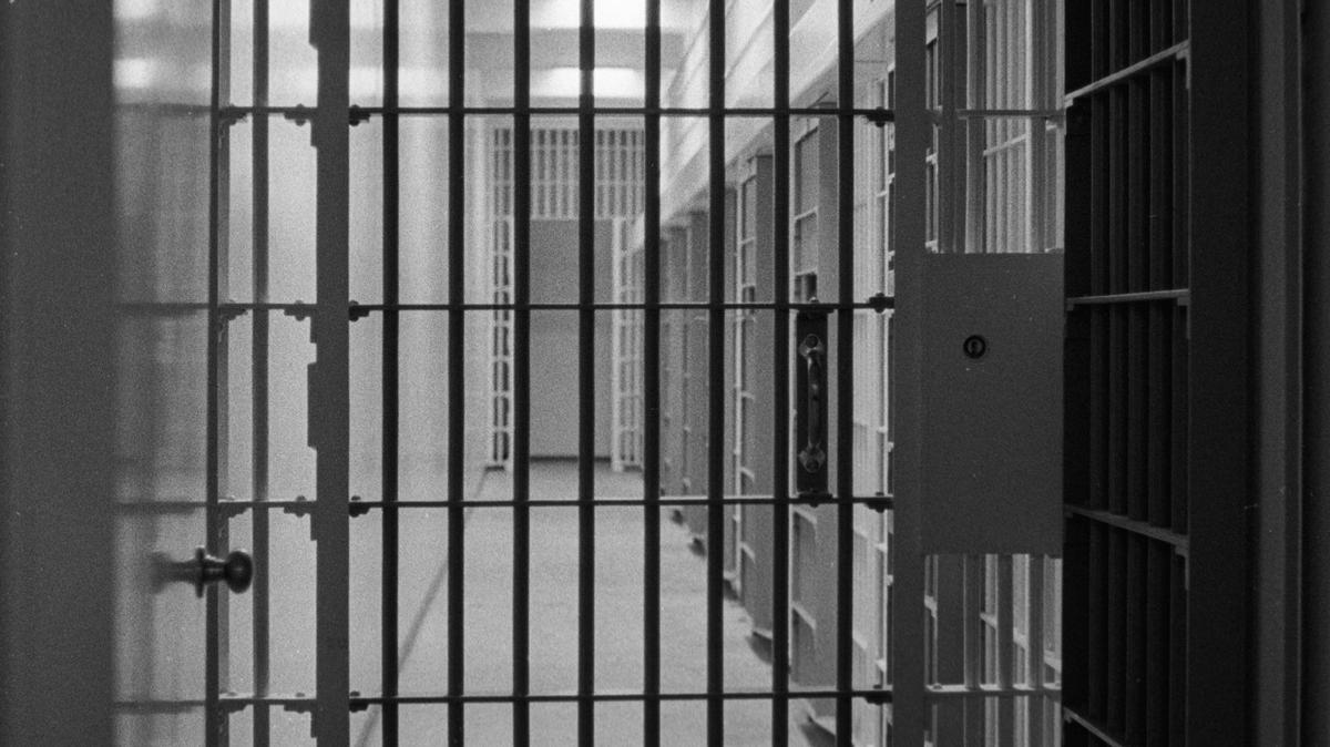 The San Luis Obispo County Jail moved from downtown San Luis Obispo to Kansas Avenue in October 1971.