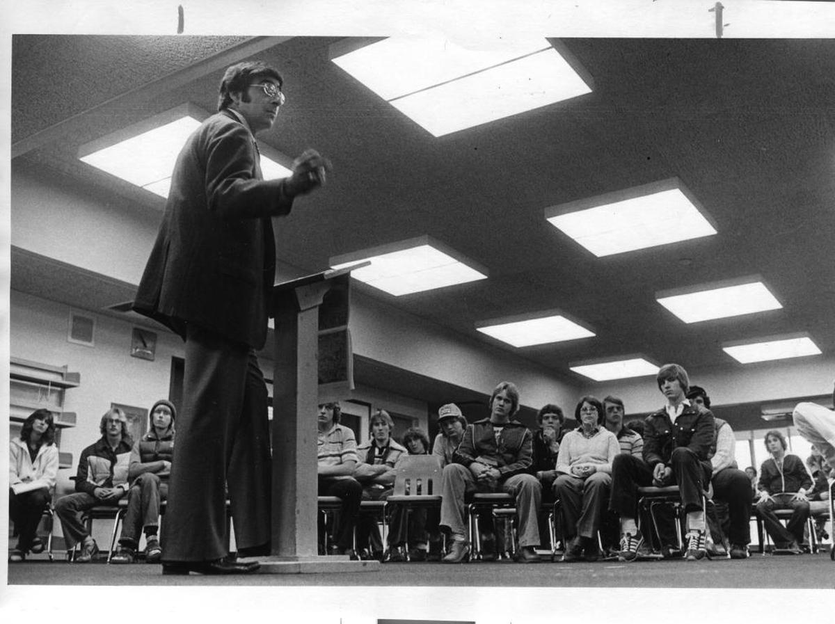 Leon Panetta speaks at Morro Bay High School on Jan. 11, 1980.