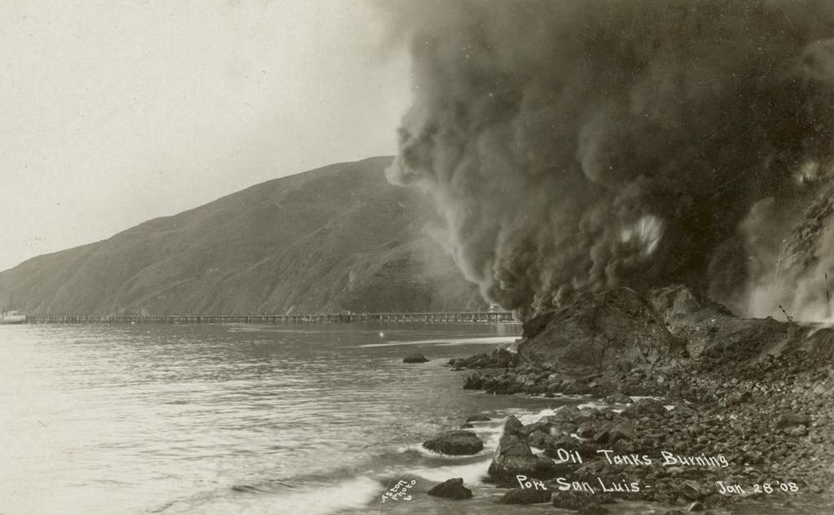 Fire burns to the ocean at the Union Oil tank farm in Avila Beach in January 1908.
