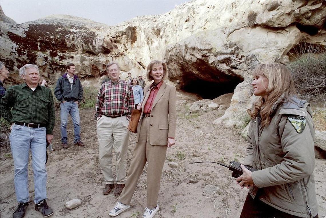 Johana Hurl, Carrizo manager with the Bureau of Land Management, leads a sunrise tour of Painted Rock on the Carrizo Plain. The rock is sacred ground to the Chumash tribe. Tours of the rock this time of year by arrangement and escort avoid disturbing nesting birds including a Golden Eagle. Interior Secretary Bruce Babbitt is in plaid next to Congresswoman Lois Capps in March 1999.