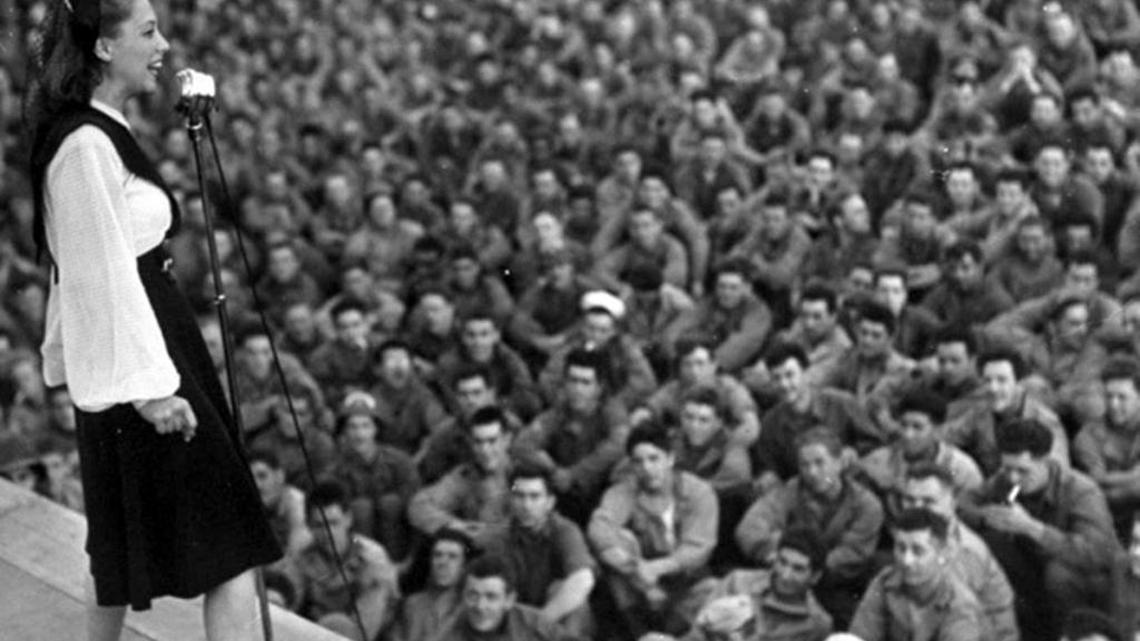 Popular 1940s singer Dinah Shore performs at the Camp Roberts Amphitheater.