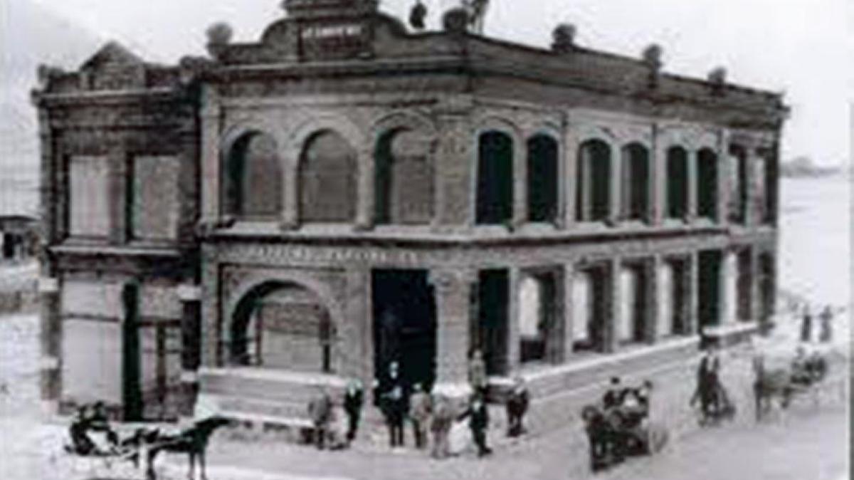 The Andrews Bank Building in 1897 when the upstairs became a public library.
