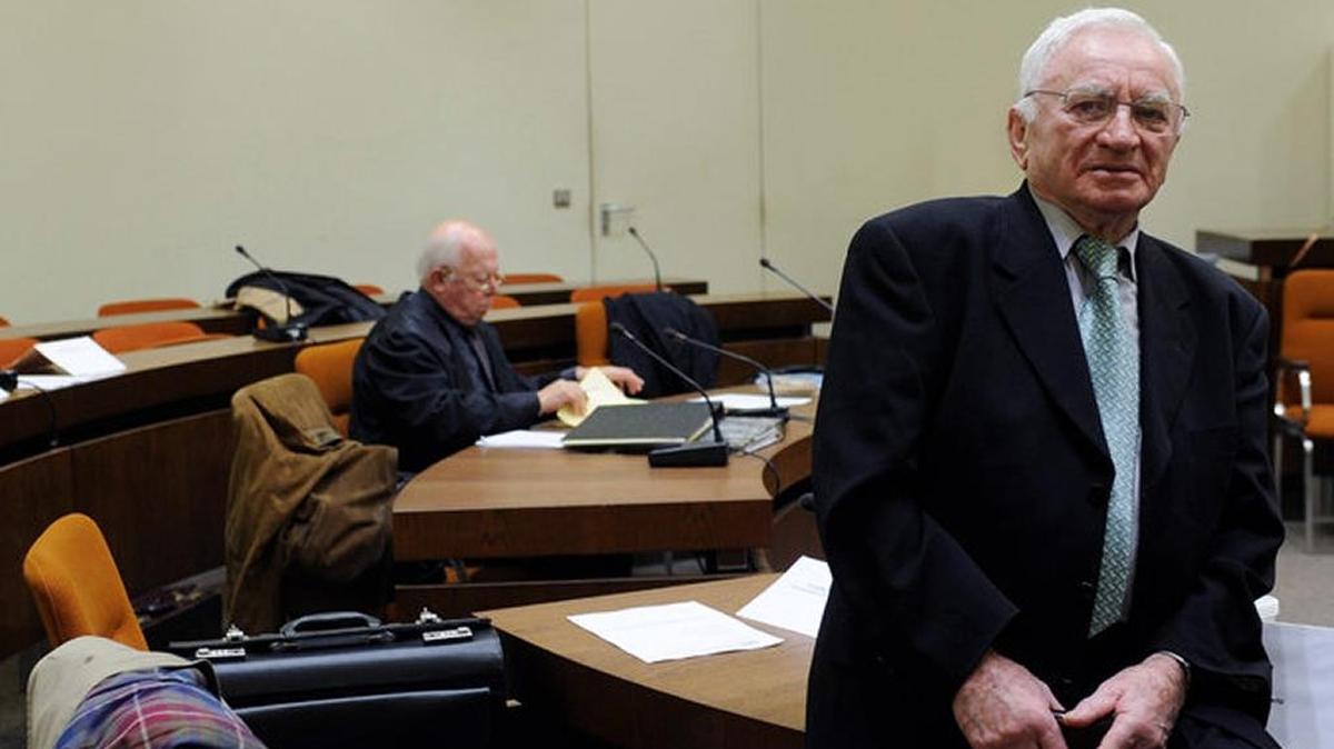 Thomas Blatt, right, testified in Germany at the war crimes trial of John Demjanjuk, a retired Ohio auto worker prosecuted as a former death camp guard, accused of willingly participating in the killing of Jews at the Treblinka, Majdanek and Sobibor camps.