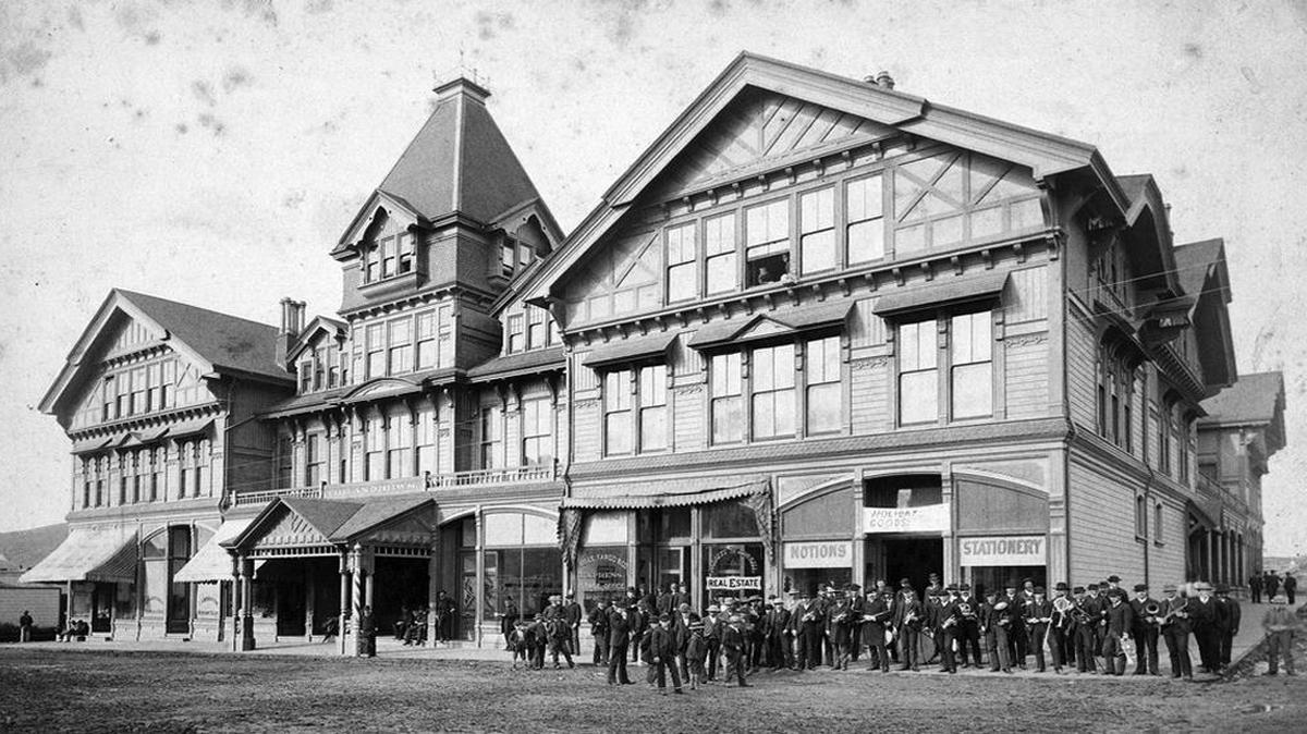 The Andrews Hotel at its grand opening in 1885 with the county military band. The hotel burned down on April 18, 1886.