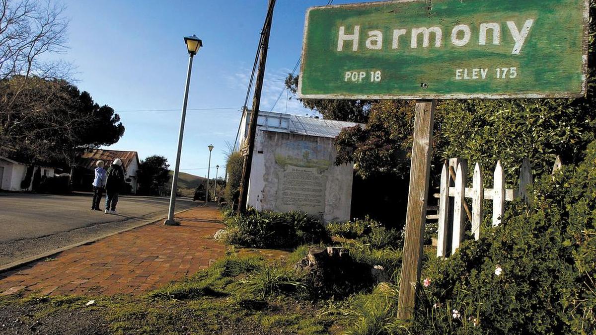 A sign inviting people to the small town of Harmony off Highway 1 in 2006.