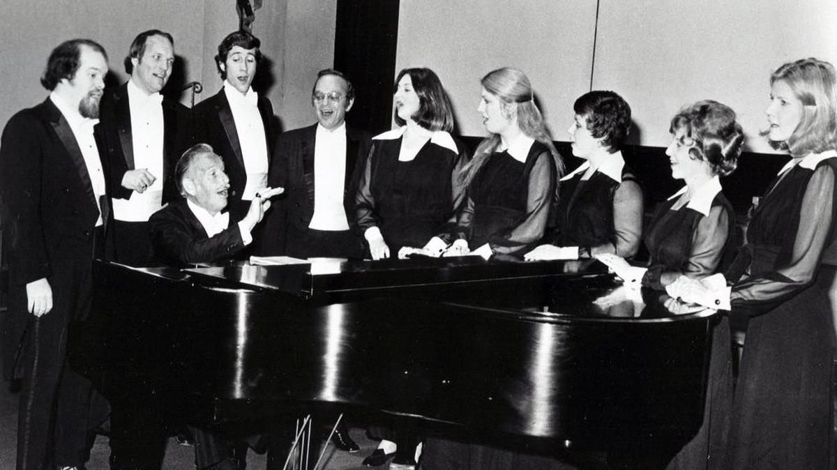 The Roger Wagner Chorale in 1965. The chorale produced singers including Marilyn Horne, Marni Nixon, Herve Presnell and Salli Terri.