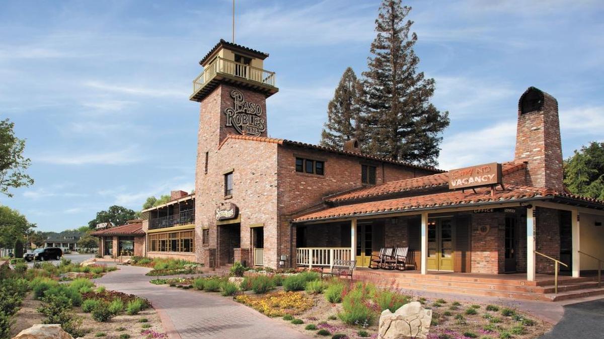 Guitarist Andy Scott will play at the Paso Robles Inn on Tuesday, Dec. 27, 2016.