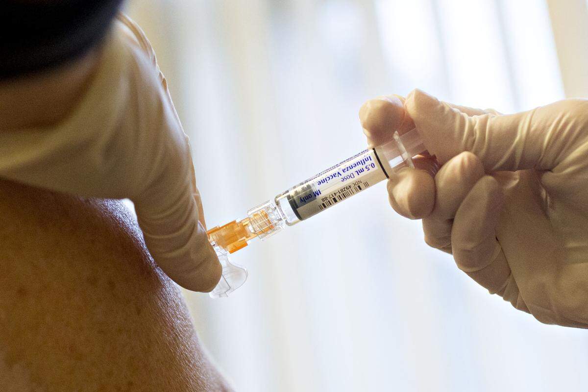 A nurse administers a flu shot at Perry Memorial Hospital in Princeton, Illinois, in 2017. San Luis Obispo County public health officials will offer free flu shot clinics across the county this fall.