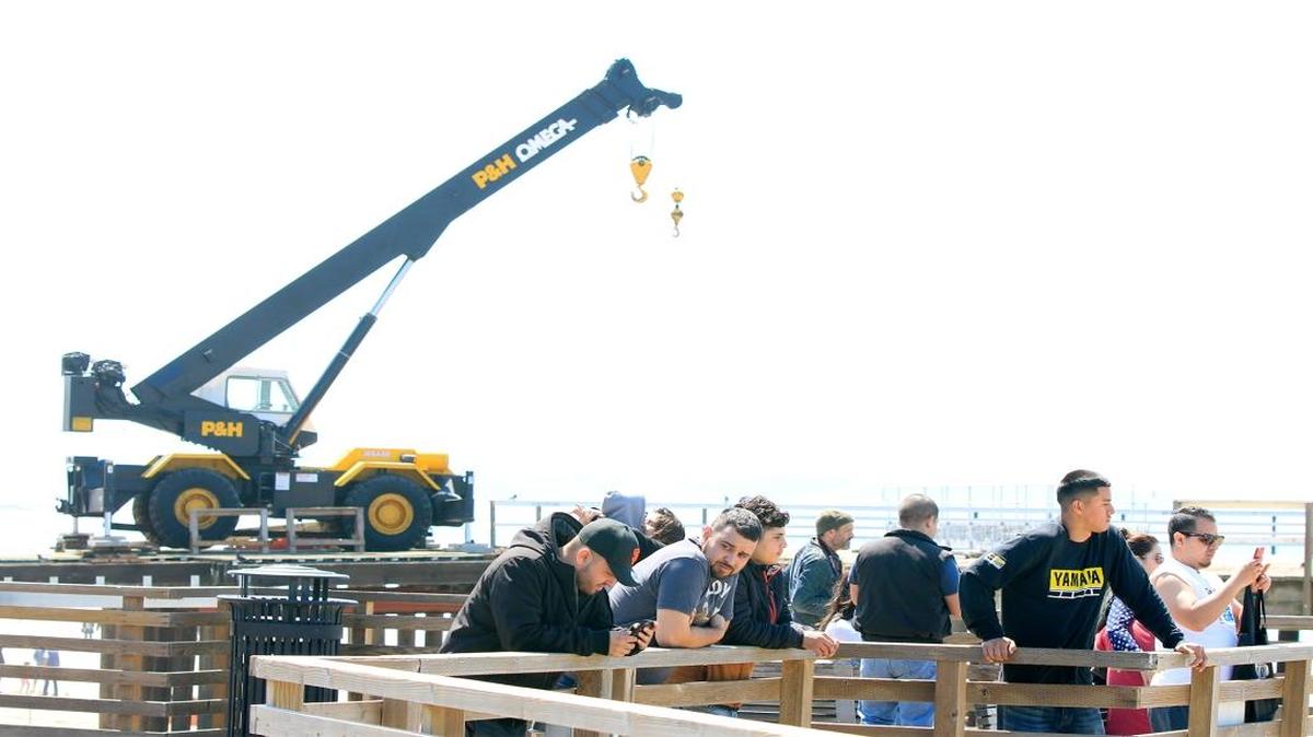Sunday’s sunny weather brought many people out to enjoy Pismo Beach despite the pier being closed for construction.