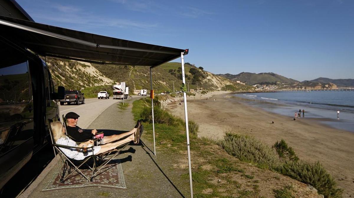 Don England and Pam Kelly Rhys enjoy a sunny Valentine’s Day date Tuesday at Olde Port Beach in Port San Luis.