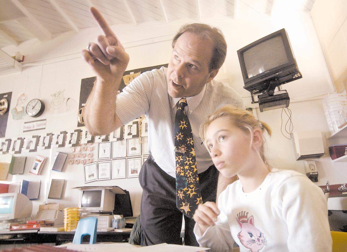 Rob Banfield talks with Karly Abney, 11, a fourth grader, at Sunnyside Elementary on April 9, 2002.