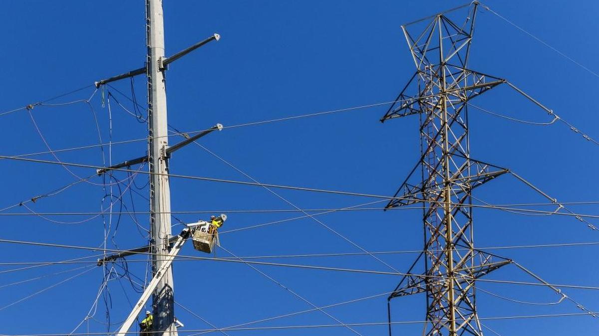 Crews work on power lines in Morro Bay.
