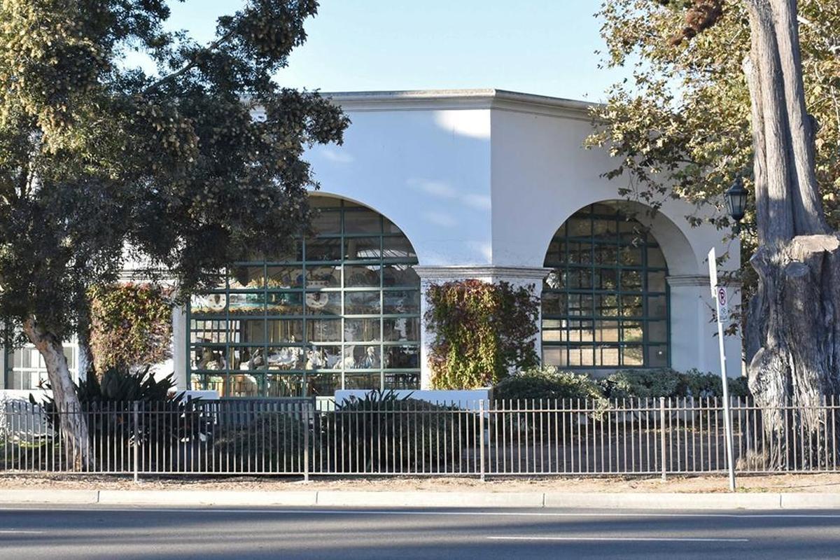 The leased carousel in Santa Barbara’s Chase Palm Park will be removed in early December. City Parks & Recreation Department officials are trying to decide what to do with the soon-to-be-empty building.