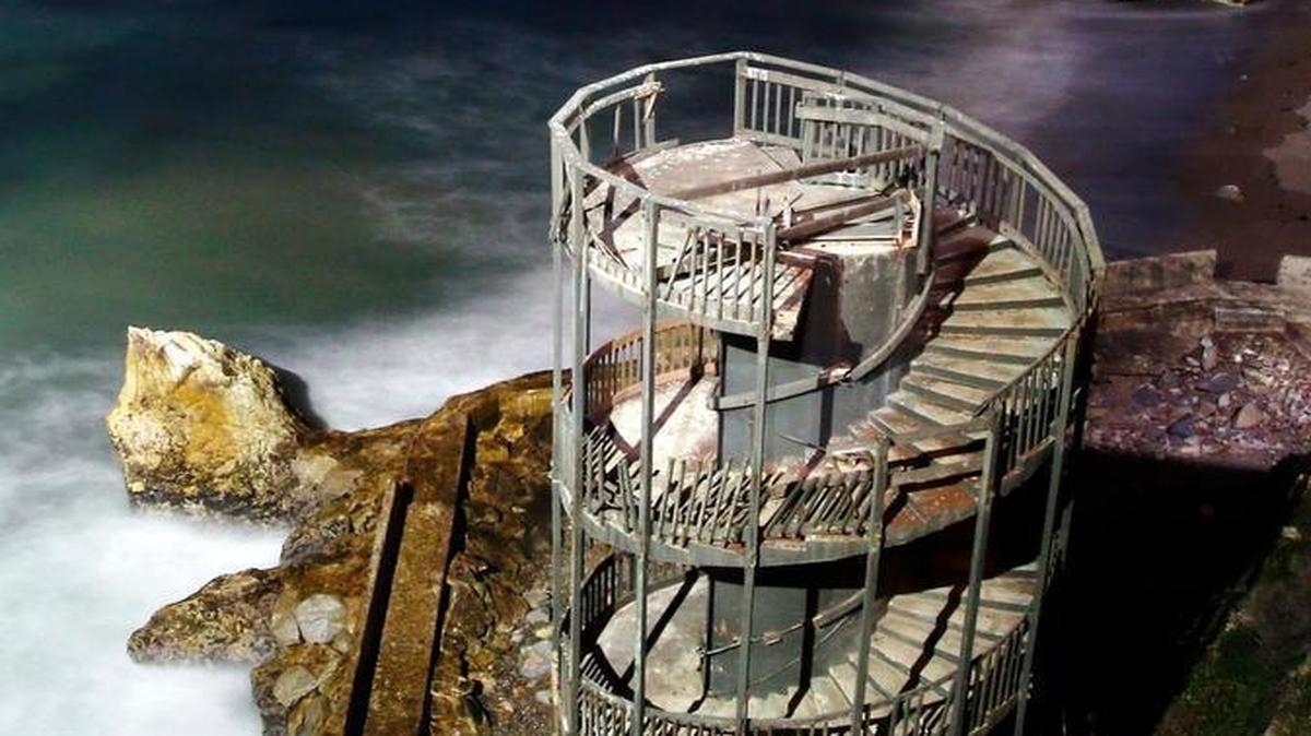 The stairway at Ventana Grill in Pismo Beach in March 2015 before demolition.