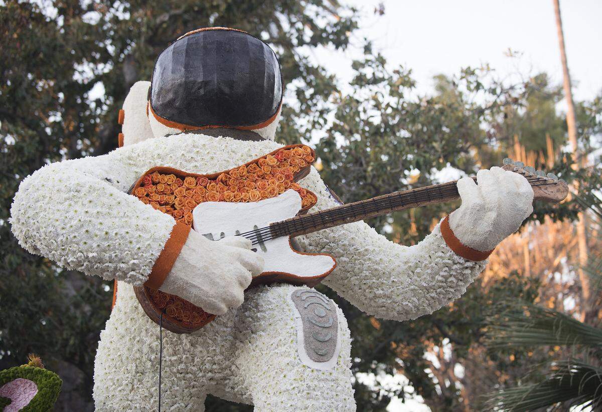 19Rose Parade guitar-Guitar playing astronaut on the Cal Poly Universities float. January 1, 2019.