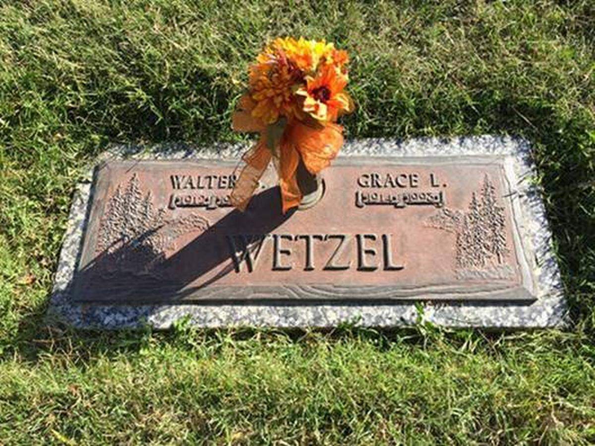 Evelyn Plemons visited her parents grave on Sept. 25, 2015, when the headstone was 27 years old. The grass was trimmed and the headstone in good condition.
