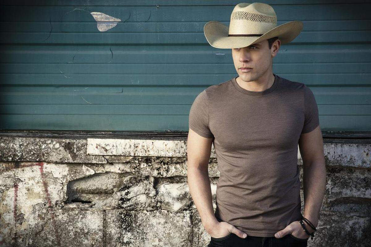 Dustin Lynch will perform at the California State Fair in Sacramento on Thursday, July 17, 2025.