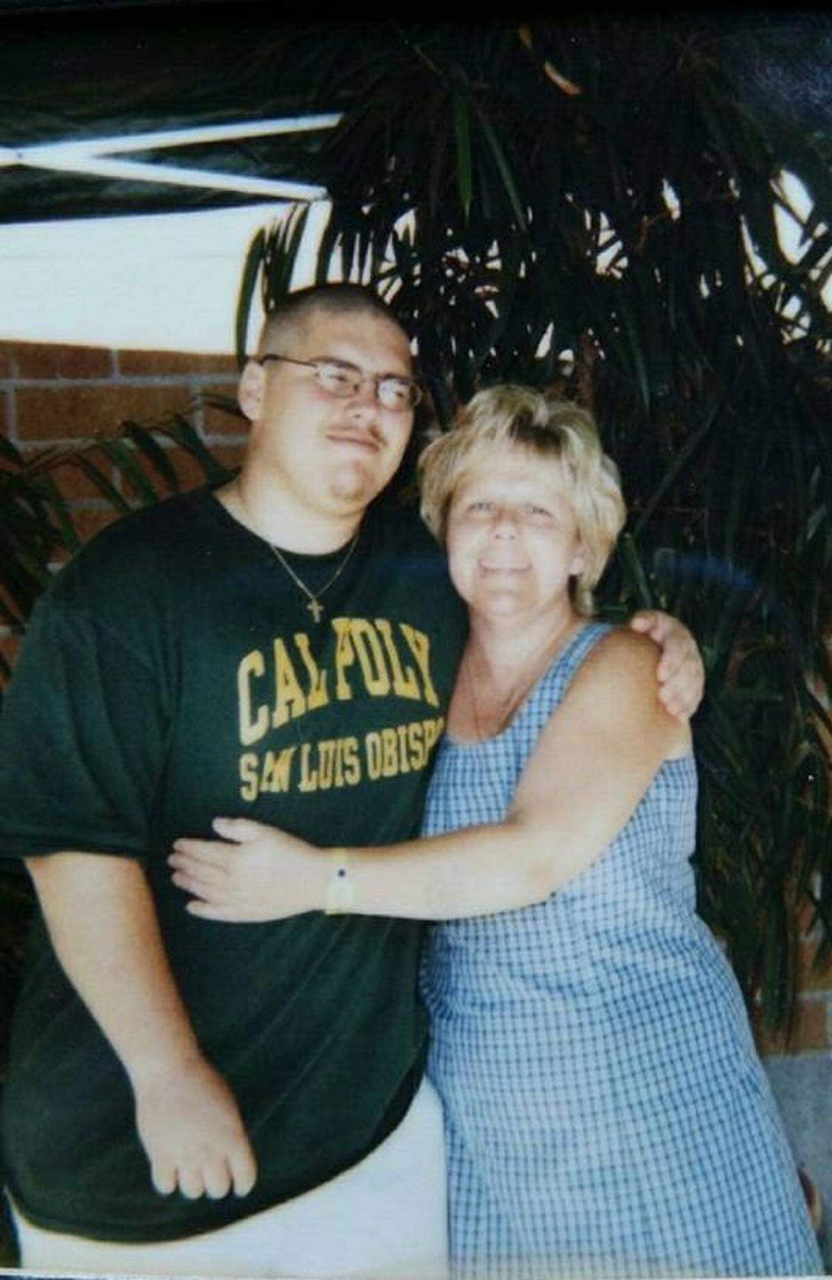 Walter Handloser and his mother pose for a photo in 2000. Handloser, now 36, lost about 70 pounds prior to starting his ultramarathon running career.