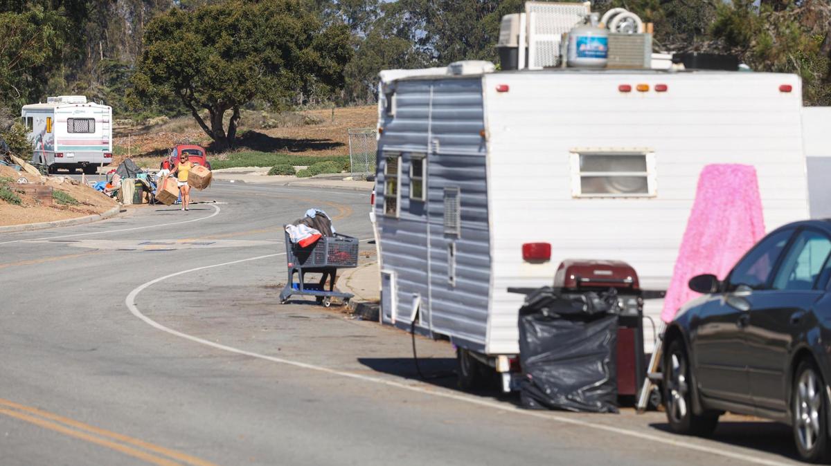 Only about a dozen vehicles remained on Palisades Avenue in Los Osos on Oct. 28, 2021, when a San Luis Obispo County no overnight parking ordinance went into effect. Thirty to 50 unhoused residents previously parked on the street, but many began moving in anticipation of the new rule.