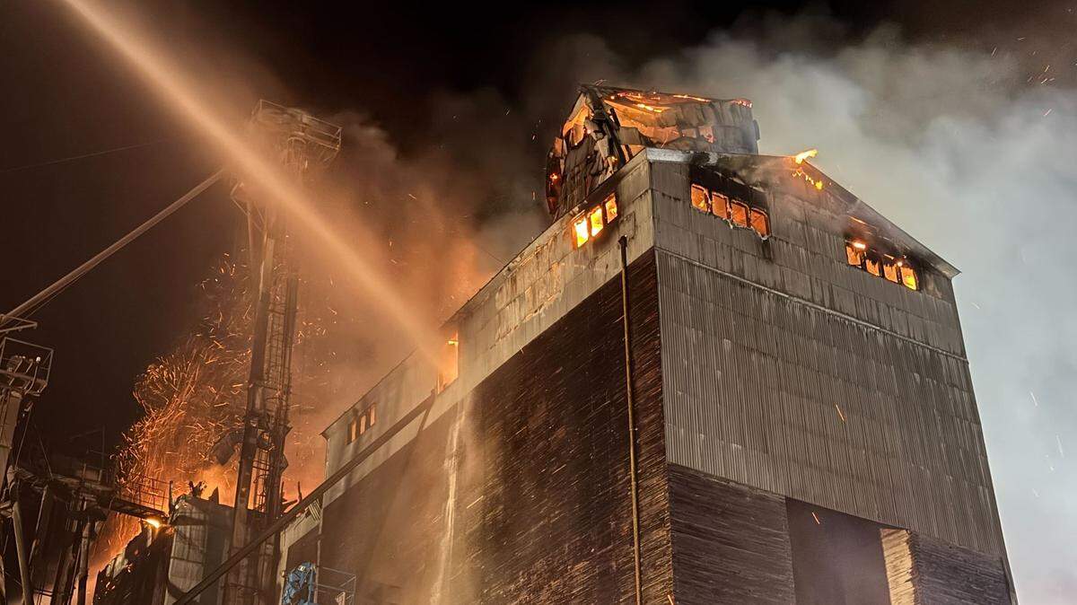 Live updates: Flames engulf iconic Templeton Feed & Grain towers in late-night fire