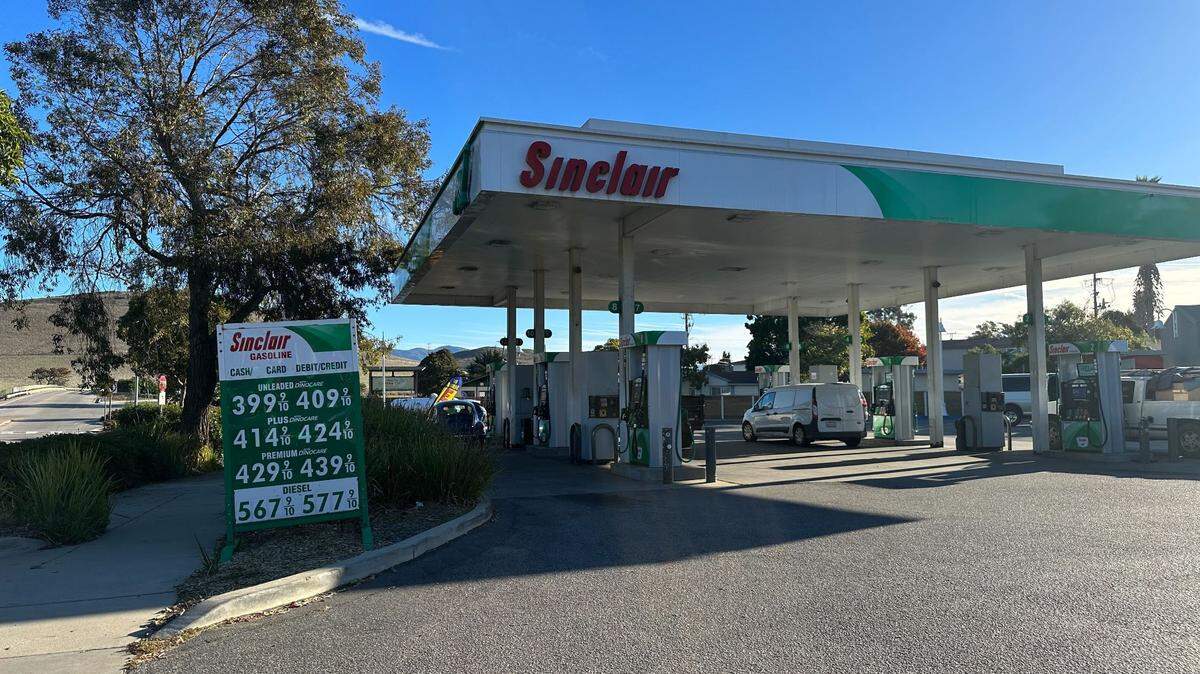 The posted cash price at Morro Bay’s Sinclair gas station, located at 940 Morro Bay Blvd., was $3.99 per gallon as of Dec. 11, 2023. The debit and credit price was slightly more expensive at $4.09 per gallon. 