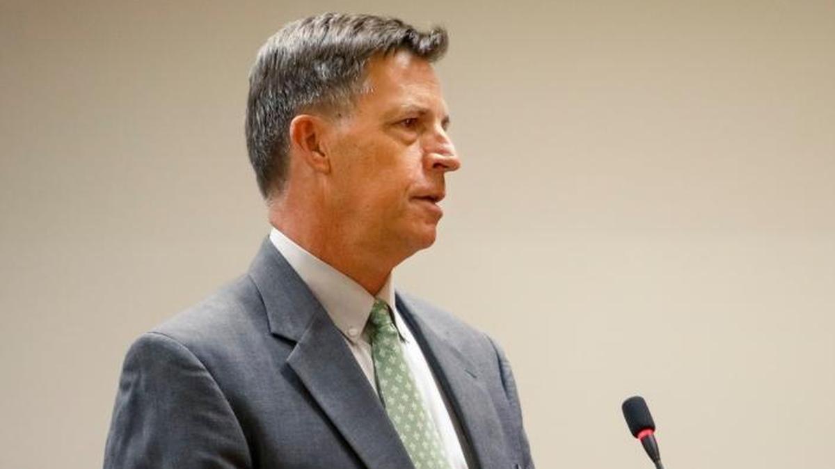 San Luis Obispo County Health Agency Director Jeff Hamm addresses the Board of Supervisors during a meeting on Aug. 22, 2017. He will step down for the job in April.