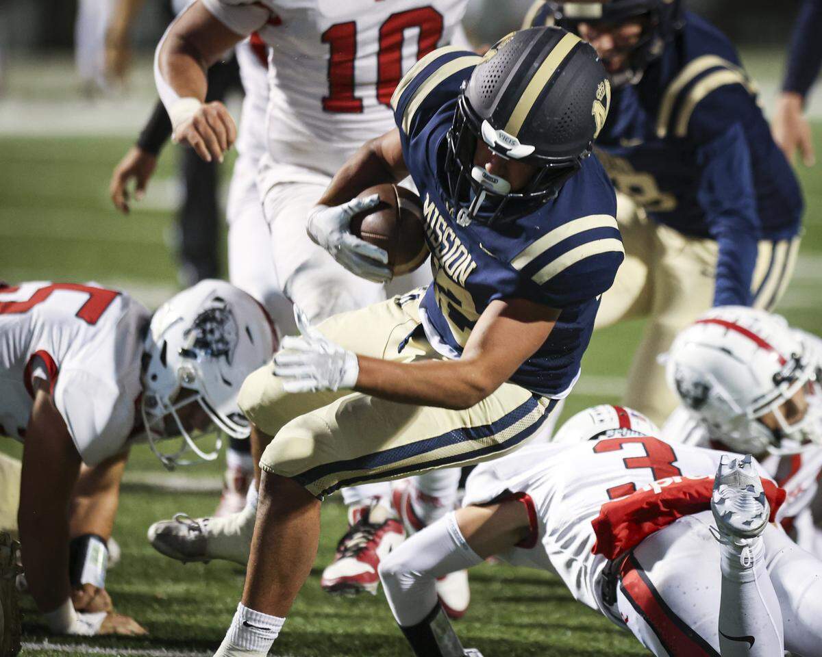 Ronnie Kardashian scoring one of his touchdowns. Mission Prep beat Paso Robles 26-16 on Oct. 25, 2024