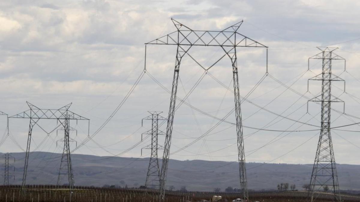 PG&E has applied to build roughly 6 miles of transmission lines in Paso Robles. These lines cross Union Road near Penman Springs Road east of Paso Robles.