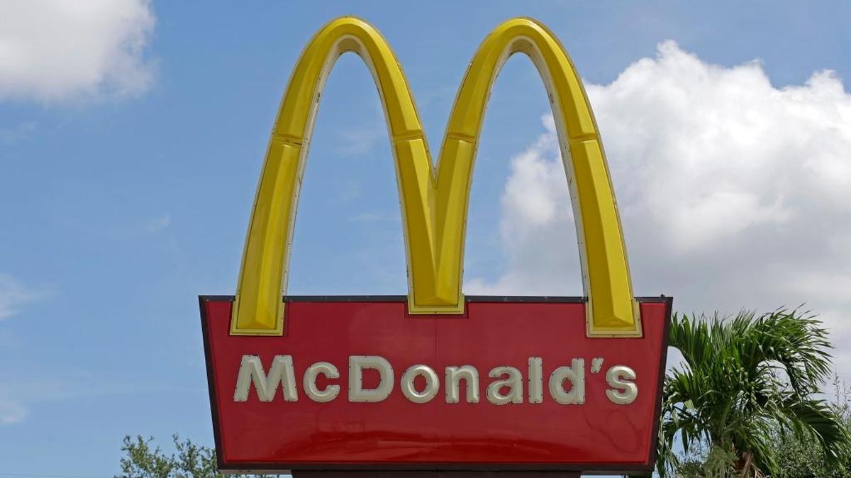 Select McDonald’s restaurants are giving away bottles of Big Mac Special Sauce on Thursday.