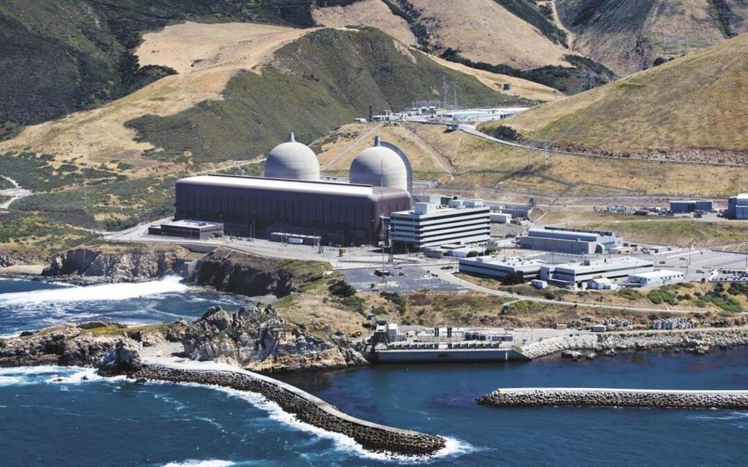 PG&E announced it will not pursue license renewal for the two reactors at Diablo Canyon nuclear power plant and will close it in 2025.