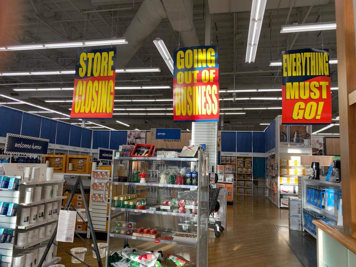 Signs went up announcing the closure of Bed Bath & Beyond in San Luis Obispo on Friday, Feb. 3, 2023.
