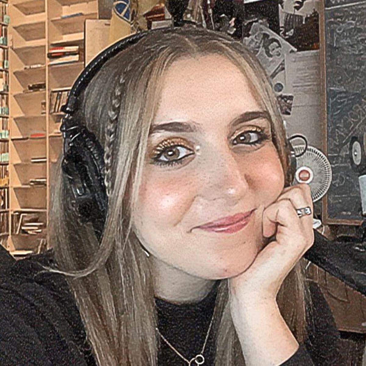 Profile Image of Anna Armstrong