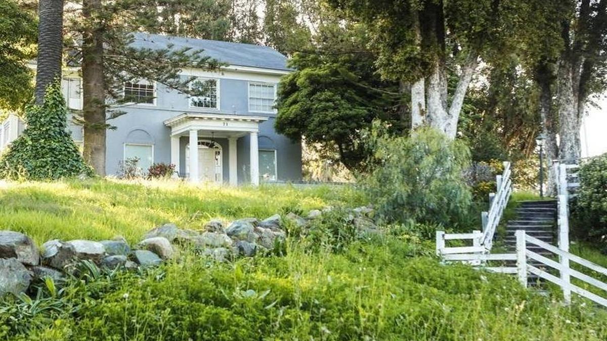 The property at 71 Palomar before it was approved for new development with preservation of the pictured Sandford House.