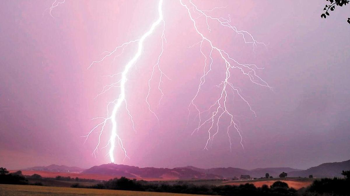 A lightning bolt strikes the San Luis Obispo area in 2015. Monsoonal weather is bringing the possibility for thundershowers at the end of the week.