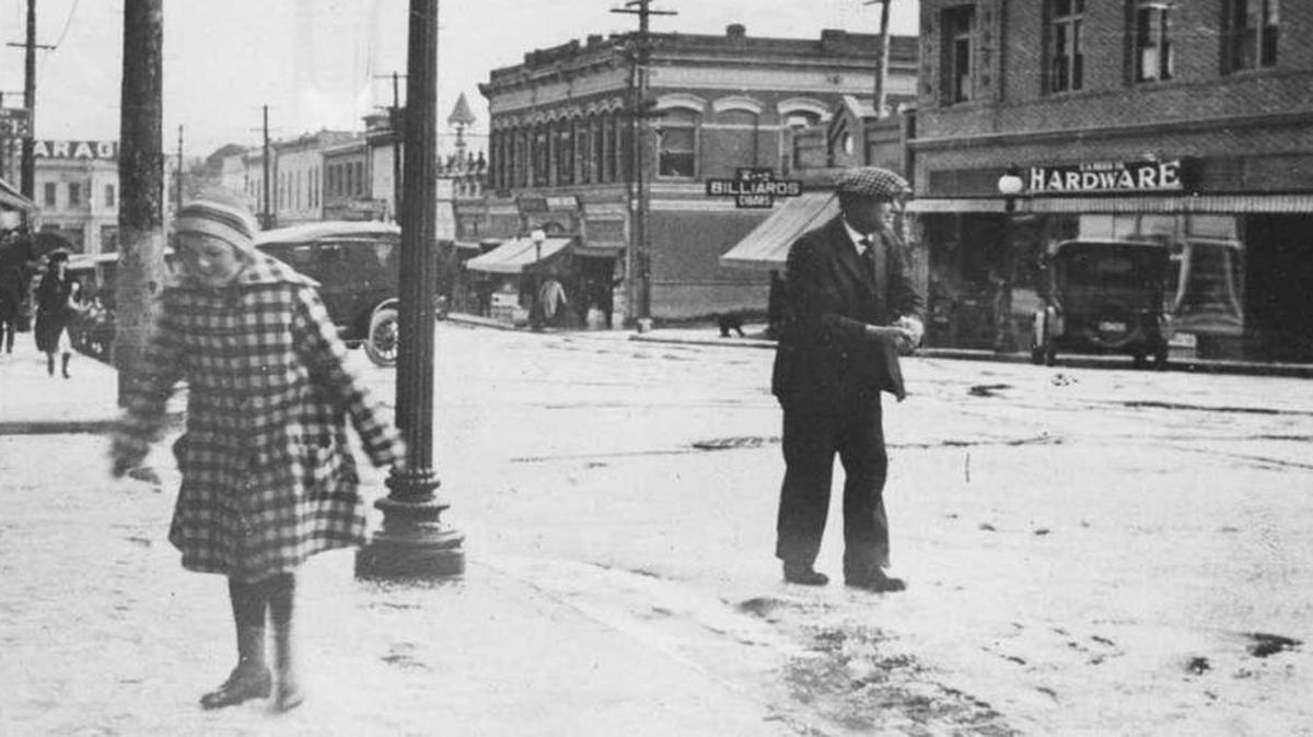 Snow on Monterey Street in downtown San Luis Obispo in 1922.