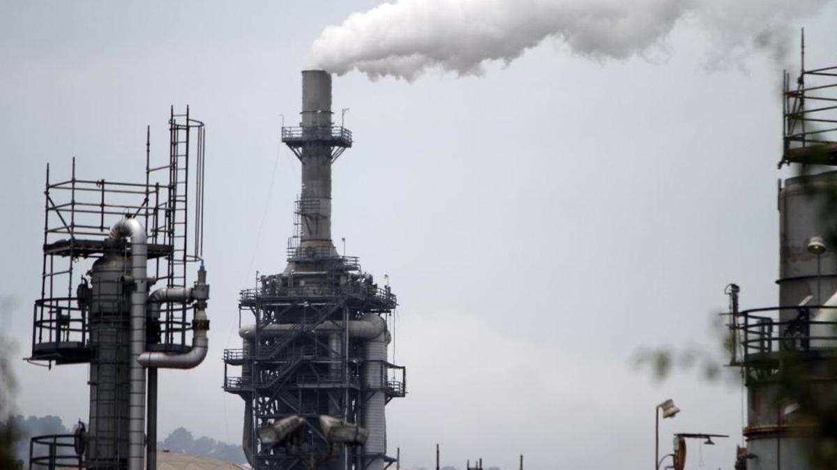 A view from the residential area next to the ConocoPhillips refinery in Wilmington, California, on July 20, 2013.