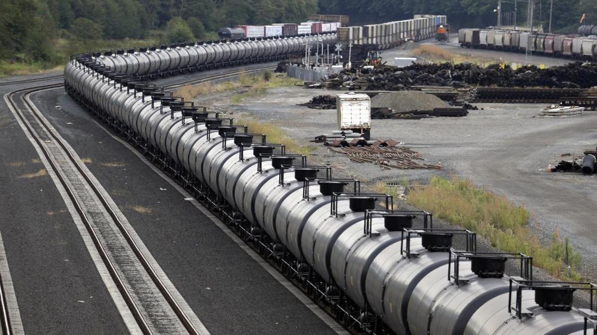 A northbound oil train sits idled on tracks, stopped by protesters blocking the track ahead, in Everett, Washington, on Sept. 2, 2014.