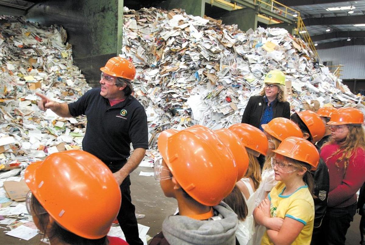 Mike di Milo, with the Integrated Waste Management Authority, top left, and Bridgett Luther, the director of the California Department of Conservation, give a tour of the recycling processing center at the Cold Canyon Landfill in San Luis Obispo to 3rd graders from Bauer Speck Elementary School in 2007.