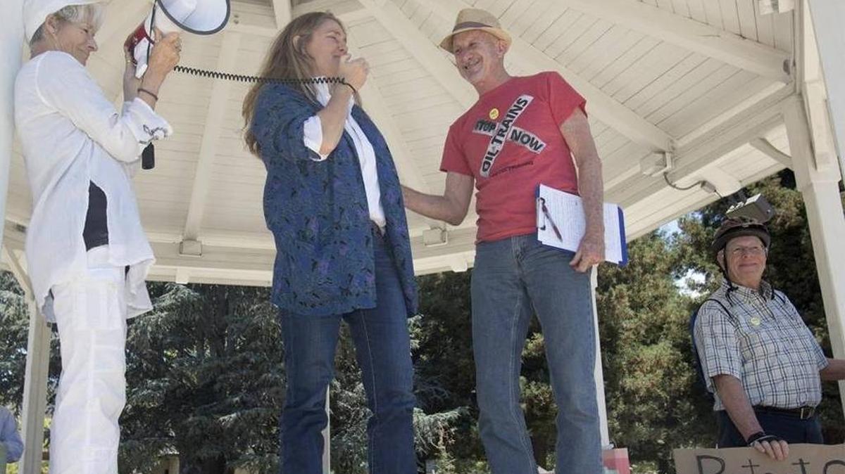 CharleCharles Varni of the Surfrider Foundation and Arlene Burns, mayor of Mosier, Oregon, whose town was threatened by an oil train crash, speak at the San Luis Obispo County rally.