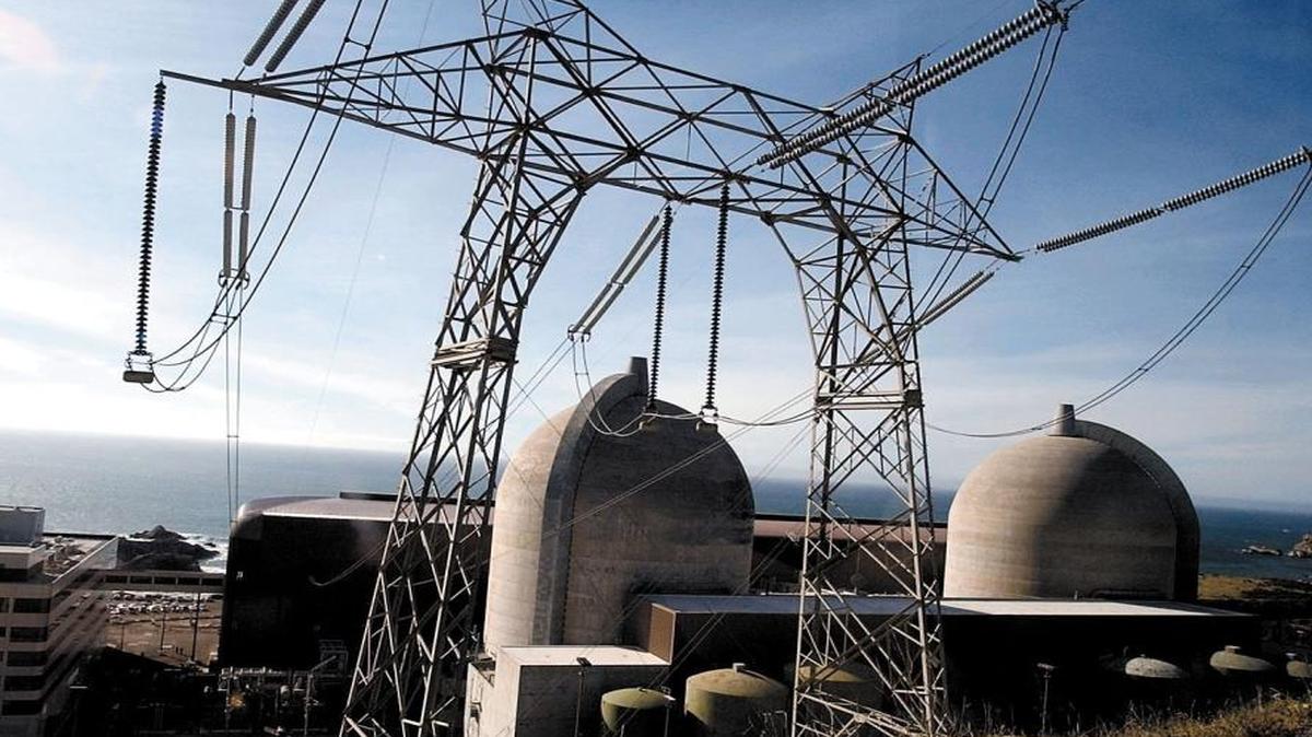 The Diablo Canyon Nuclear Power Plant in Avila Beach shown on December 6, 2001.