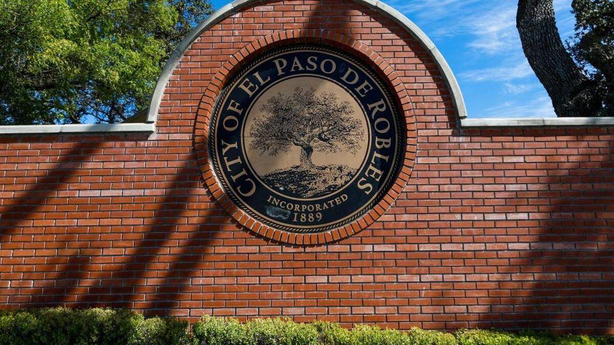 The Paso Robles sign at Niblick Road and Spring Street.