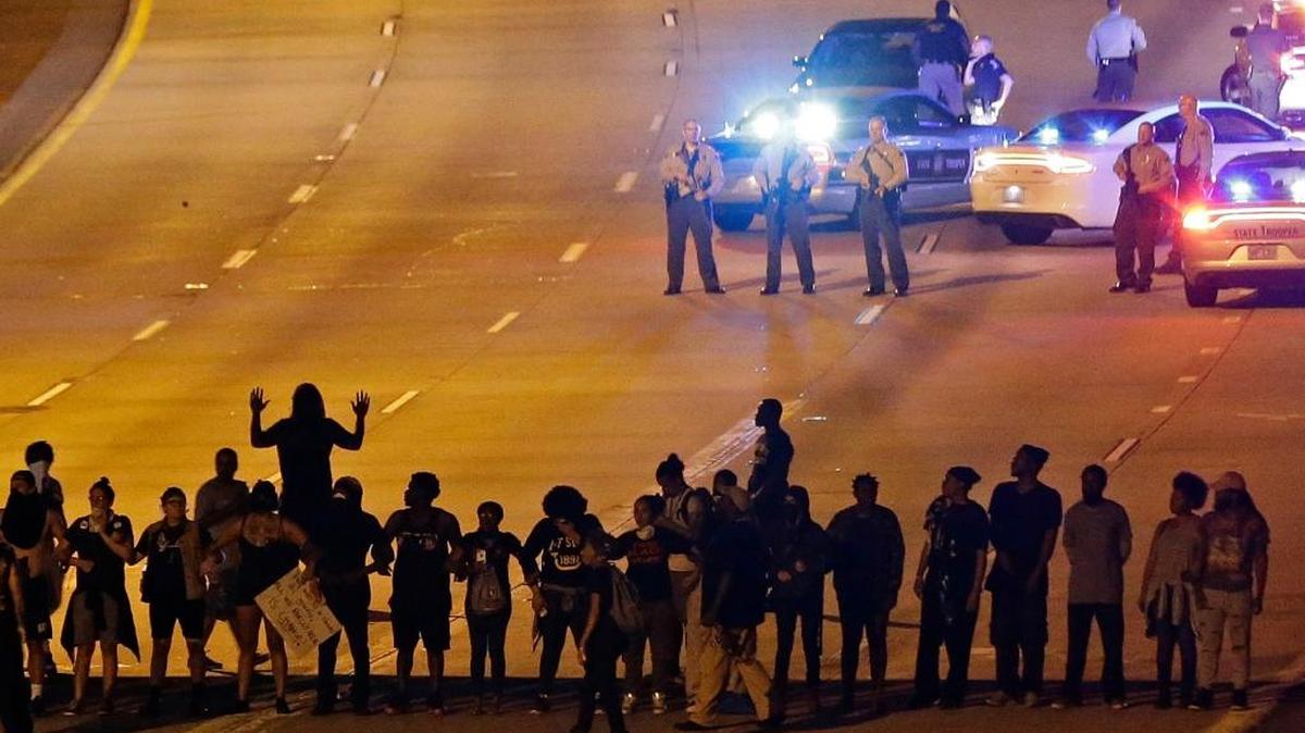 Police confront protesters blocking Interstate-277 on Sept. 22 during demonstrations following a police shooting of Keith Lamont Scott in Charlotte, N.C.