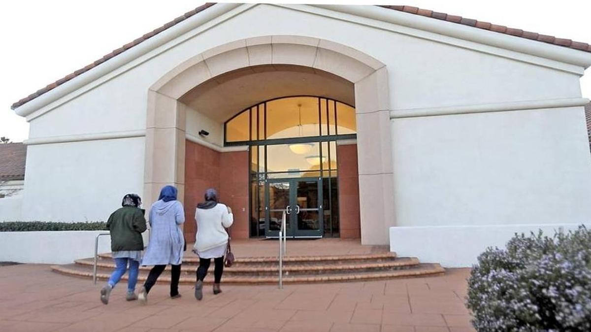 Mosque of Nasreen sponsored a event called “Get to know your Muslim neighbors” which because of the size of the crowd, held at the Church of Jesus Christ of Latter Day Saints in San Luis Obispo, Friday, Feb. 24, 2017.