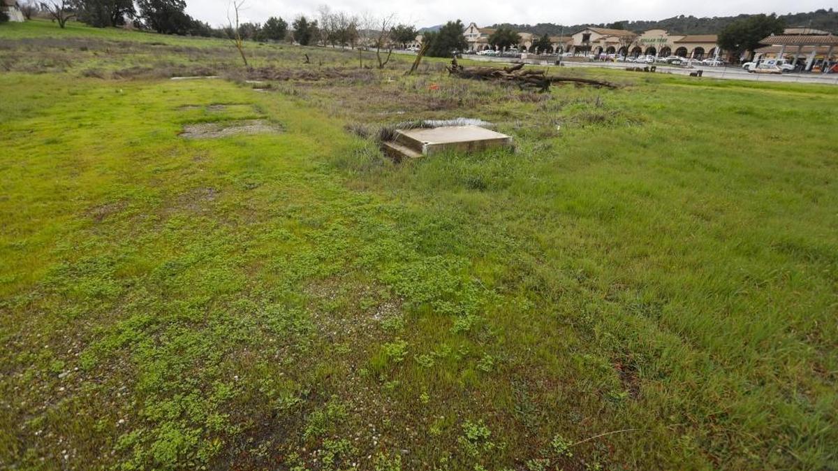 This Atascadero plot was slated to be the site of a new Wal-Mart, until the company announced in mid-February that it would not be building a story in the city.