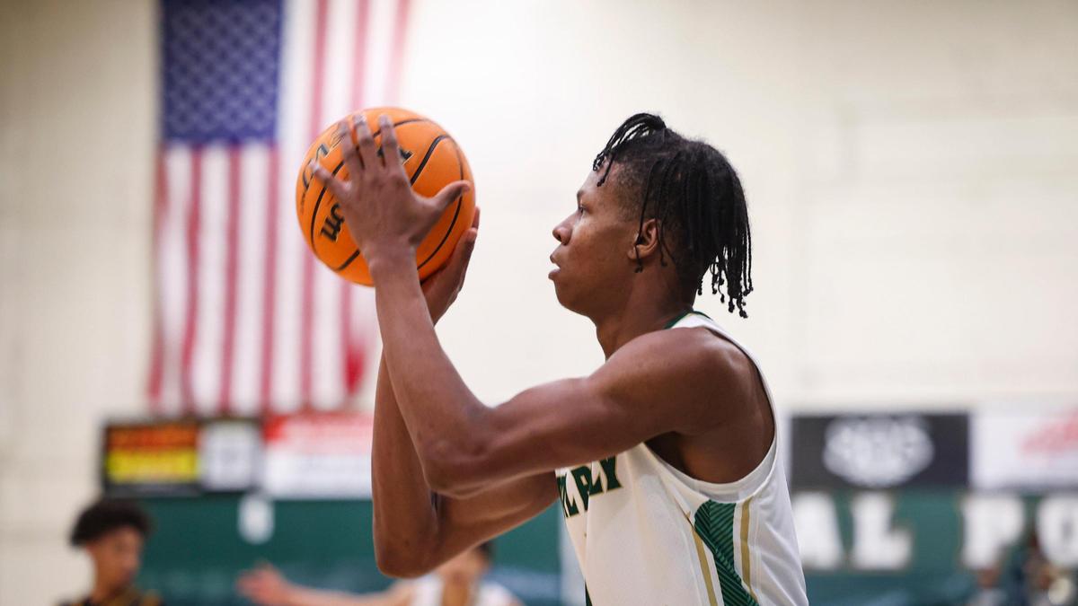 Quentin Jones lines up a shot. Long Beach state won 89-82 at Cal Poly’s Mott gym Jan. 4, 2024.