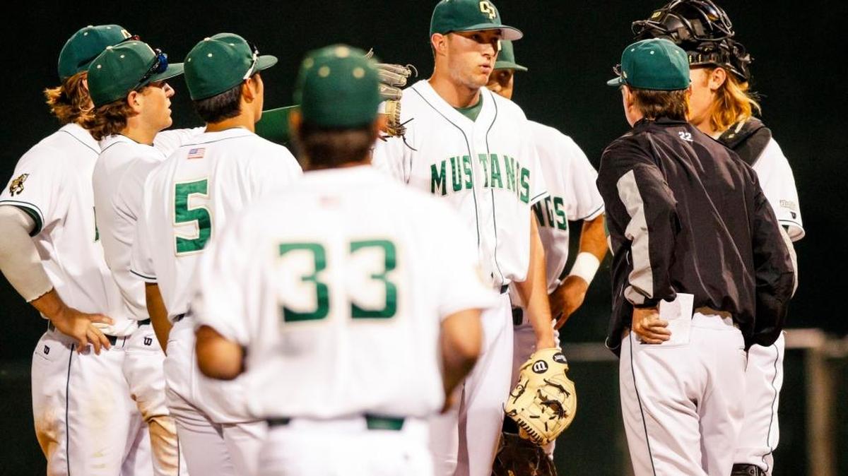 Head coach Larry Lee gathers his team during a nonconference game against Cal State Fullerton in April. The Mustangs’ will wrap up their 2017 season this weekend against UC Riverside with no hope of a postseason berth after struggling early in the year.