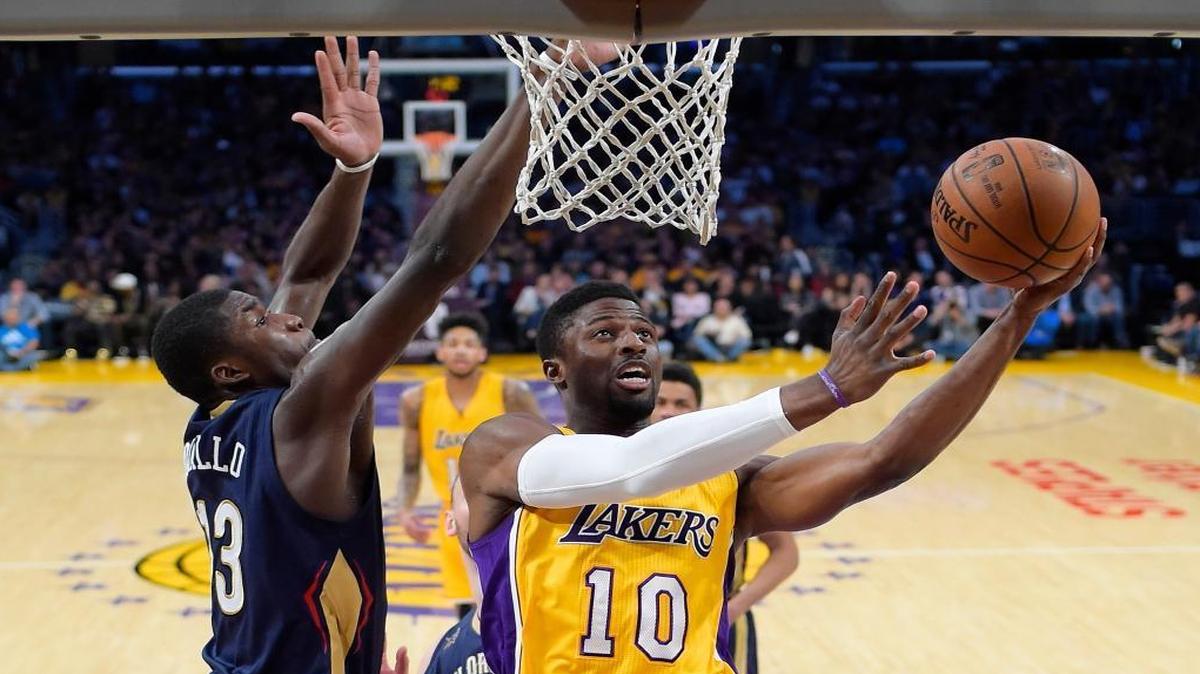 Former Cal Poly standout and current Los Angeles Lakers guard David Nwaba, right, shoots as New Orleans Pelicans forward Cheick Diallo defends during the first half of an NBA basketball game, Tuesday, April 11, 2017, in Los Angeles.